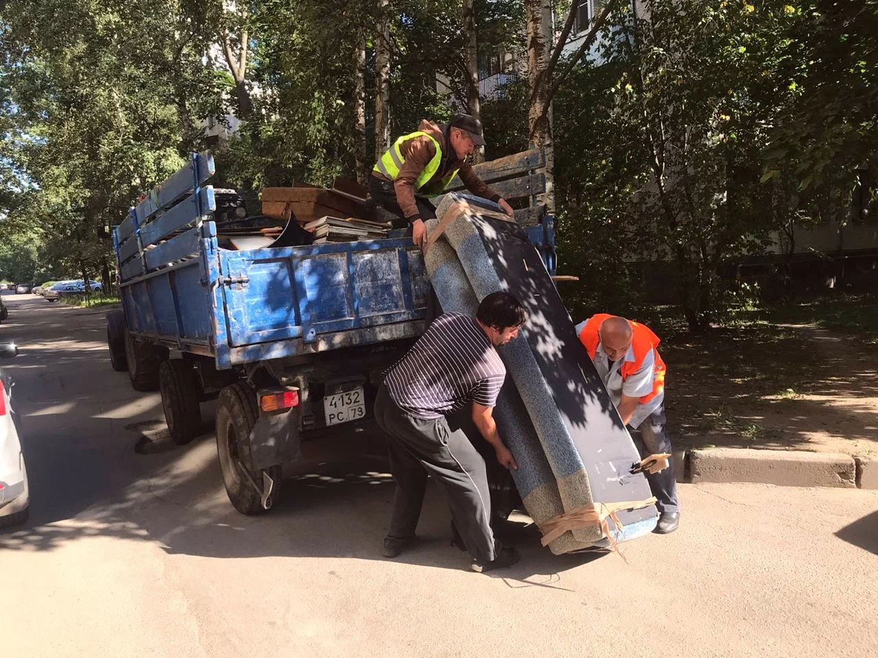 Профессиональный вывоз крупногабаритного мусора в Санкт-Петербурге в октябре
