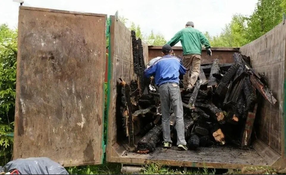 Вывоз мусора после пожара в Санкт-Петербурге от ПроМусор — уборка, утилизация, цена от 2604 руб