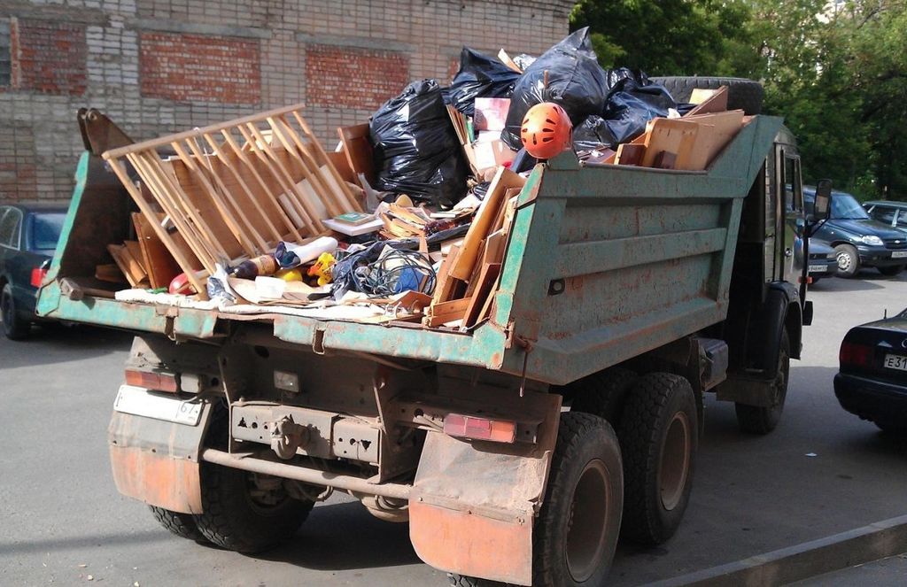 Вывоз мусора из магазина в Санкт-Петербурге от ПроМусор: услуги, цена от 1860 руб., утилизация отходов