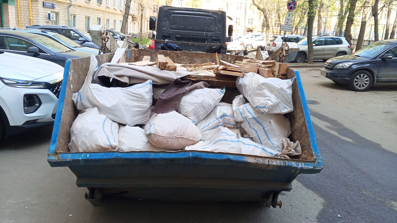 Вывоз мусора из магазина в Санкт-Петербурге в октябре