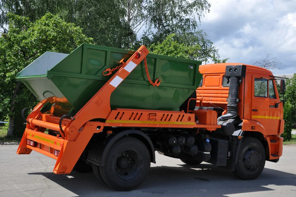 Заказ бункеровоза для вывоза мусора и отходов в Санкт-Петербурге в октябре