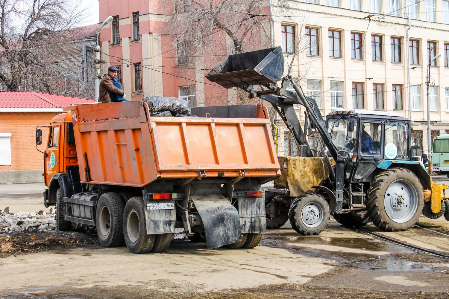 Вывоз мусора Камазом в Санкт-Петербурге – аренда и заказ Камаза 10 тонн от 2498 руб. в ПроМусор