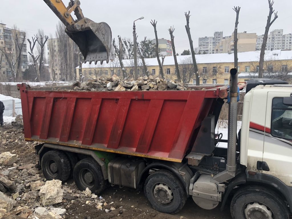 Вывоз мусора Камазом в Санкт-Петербурге в октябре