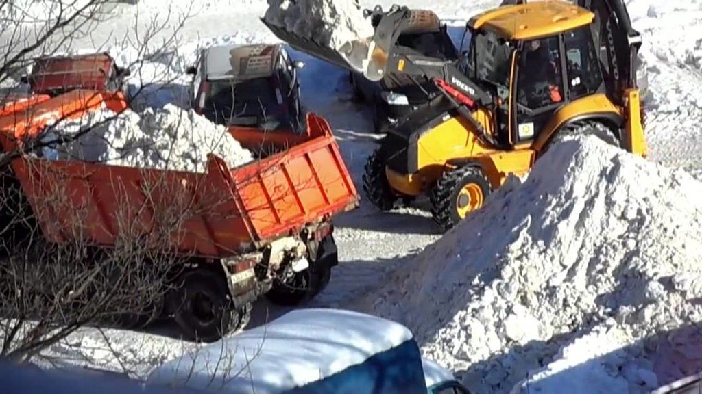 Вывоз снега с погрузкой в Санкт-Петербурге для организаций и частных лиц в октябре