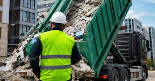 Вывоз строительного мусора в Санкте-Петербурге: услуги лицензированной компании — ПроМусор